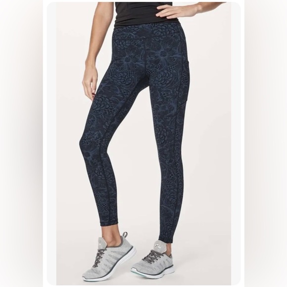 Lululemon Speed Up Tight, Full On Luxtreme, Nouveau Mach Blue/Black.  Pristine! - Picture 3 of 10